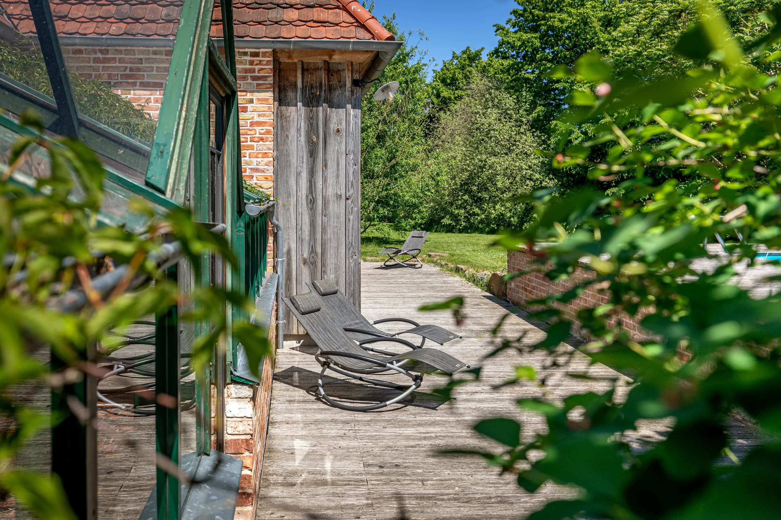 Terrasse mit Esstisch und Stühlen zum Entspannen am Feriengut Welzin
